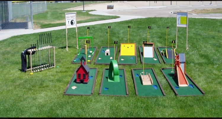 9 Hole Mini Golf
